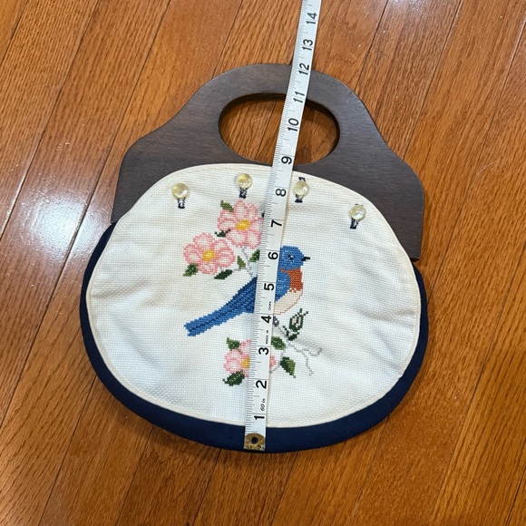 Vintage 1980s Bermuda Purse Bag Clutch Needlepoint Wood Handles Cottagecore VTG - Picture 6 of 8